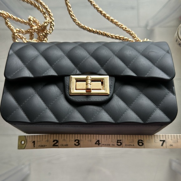 Quilted Matte Black Jelly Purse with adjustable Gold Chain Strap
BRAND NEW! - Picture 11 of 12